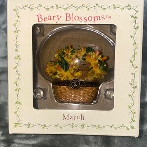 Vintage Beary Blossoms March Floral Basket